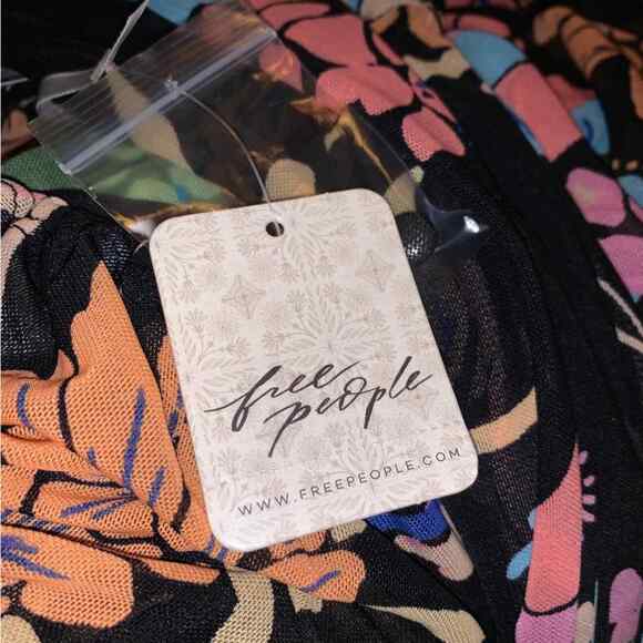 Free People Of Paradise Floral Bell Sleeve Blouse sz XS NWT - Picture 3 of 8